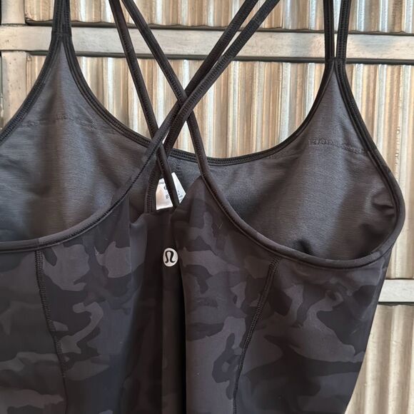 Lululemon Free To Be Tank Incognito Camo Multi Grey size 8 - Picture 8 of 10